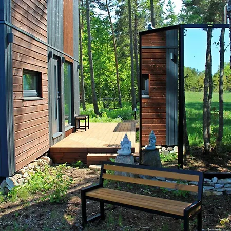 Shanti Forest House With Mirror Sauna Vakantiehuis